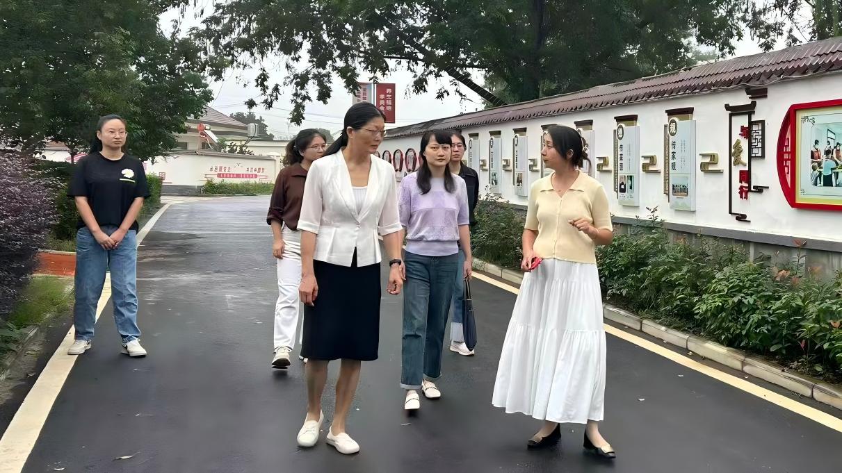 区人大常委会督查困境妇女关爱帮扶民生项目实施情况